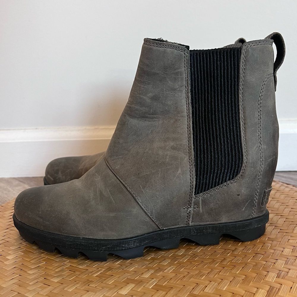 Sorel Joan of arctic wedge ankle boots in green women’s size 7.5